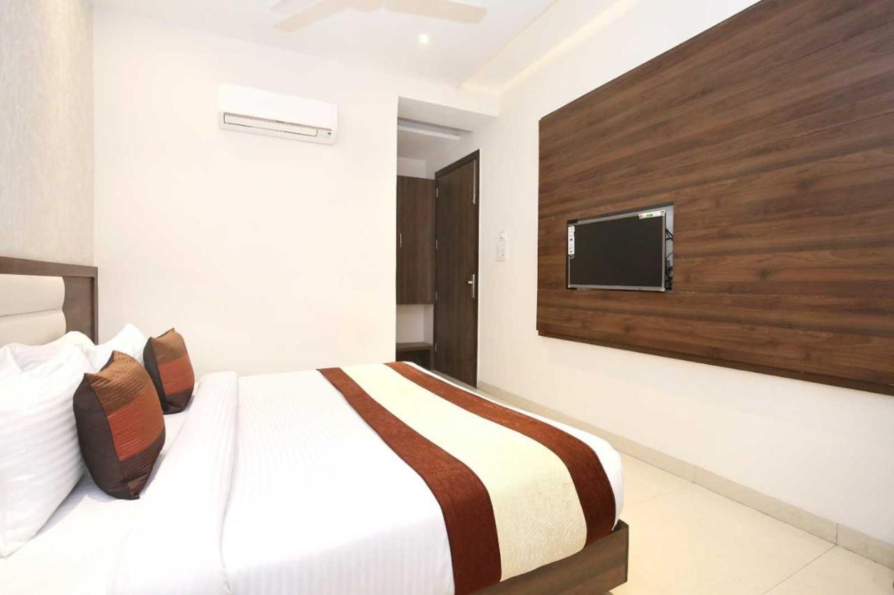 Hotel O Grand Star Amritsar Zewnętrze zdjęcie