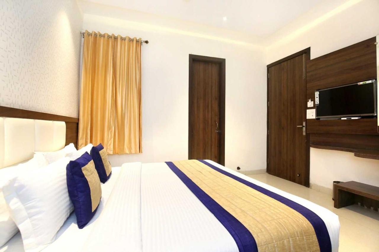 Hotel O Grand Star Amritsar Zewnętrze zdjęcie