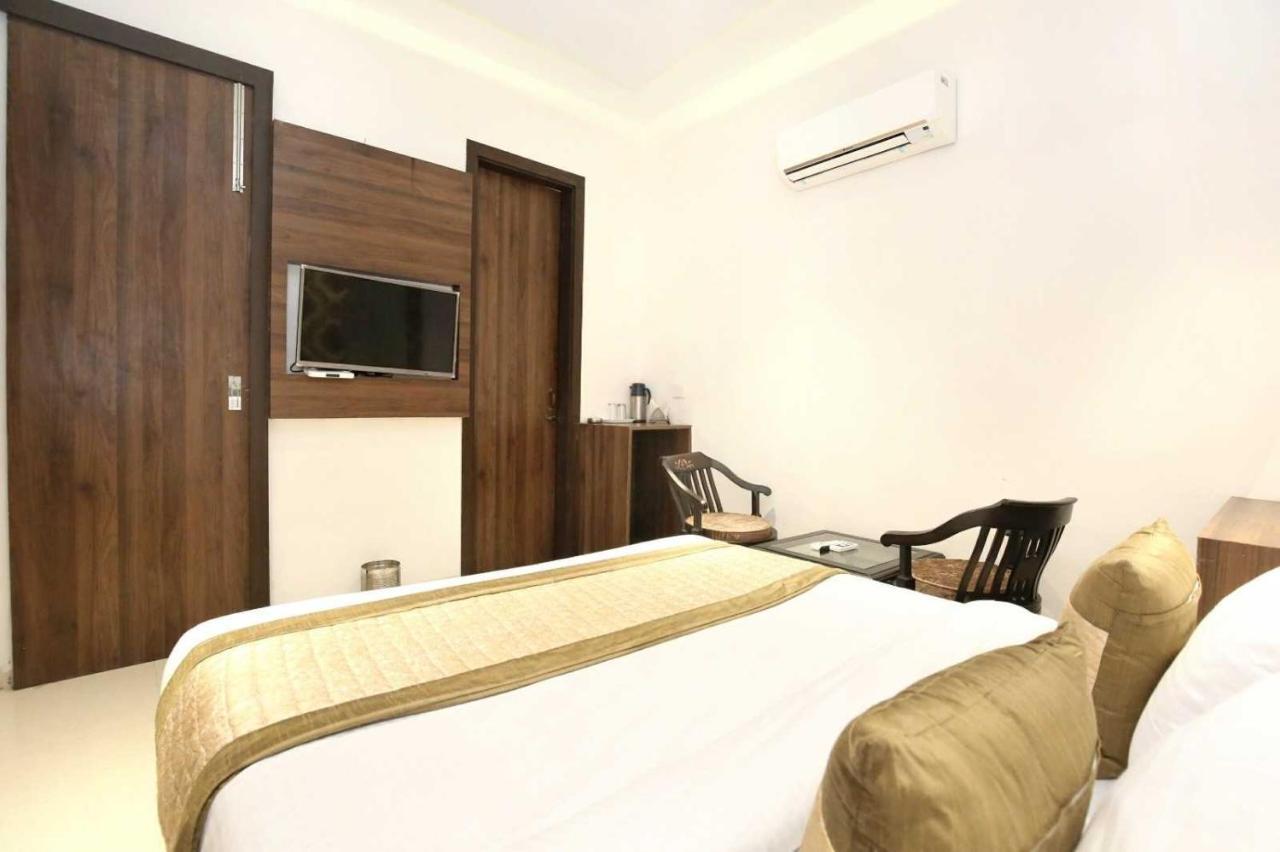 Hotel O Grand Star Amritsar Zewnętrze zdjęcie