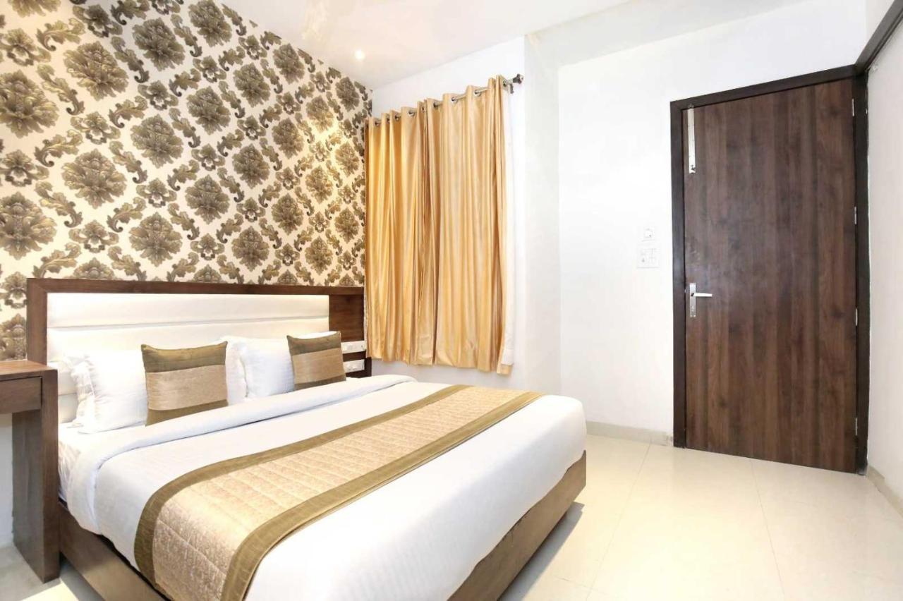 Hotel O Grand Star Amritsar Zewnętrze zdjęcie