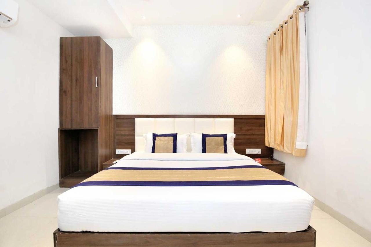 Hotel O Grand Star Amritsar Zewnętrze zdjęcie