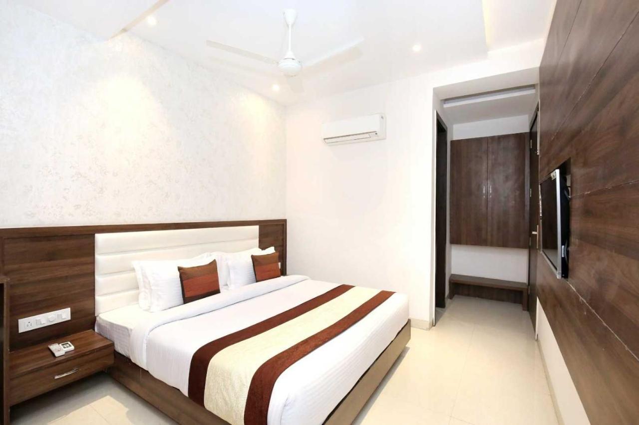 Hotel O Grand Star Amritsar Zewnętrze zdjęcie